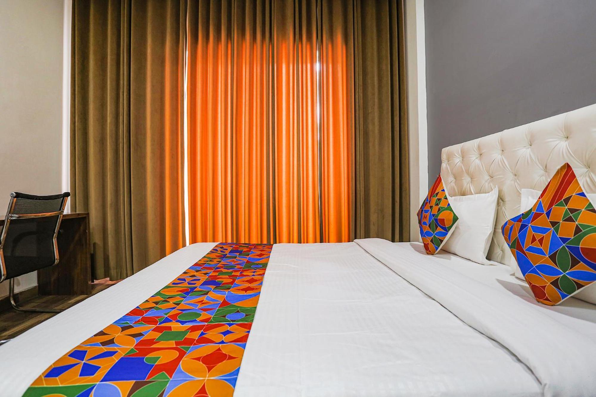 Fabhotel Skylight Inn Near Medanta Hospital คูร์เคาน์ ภายนอก รูปภาพ