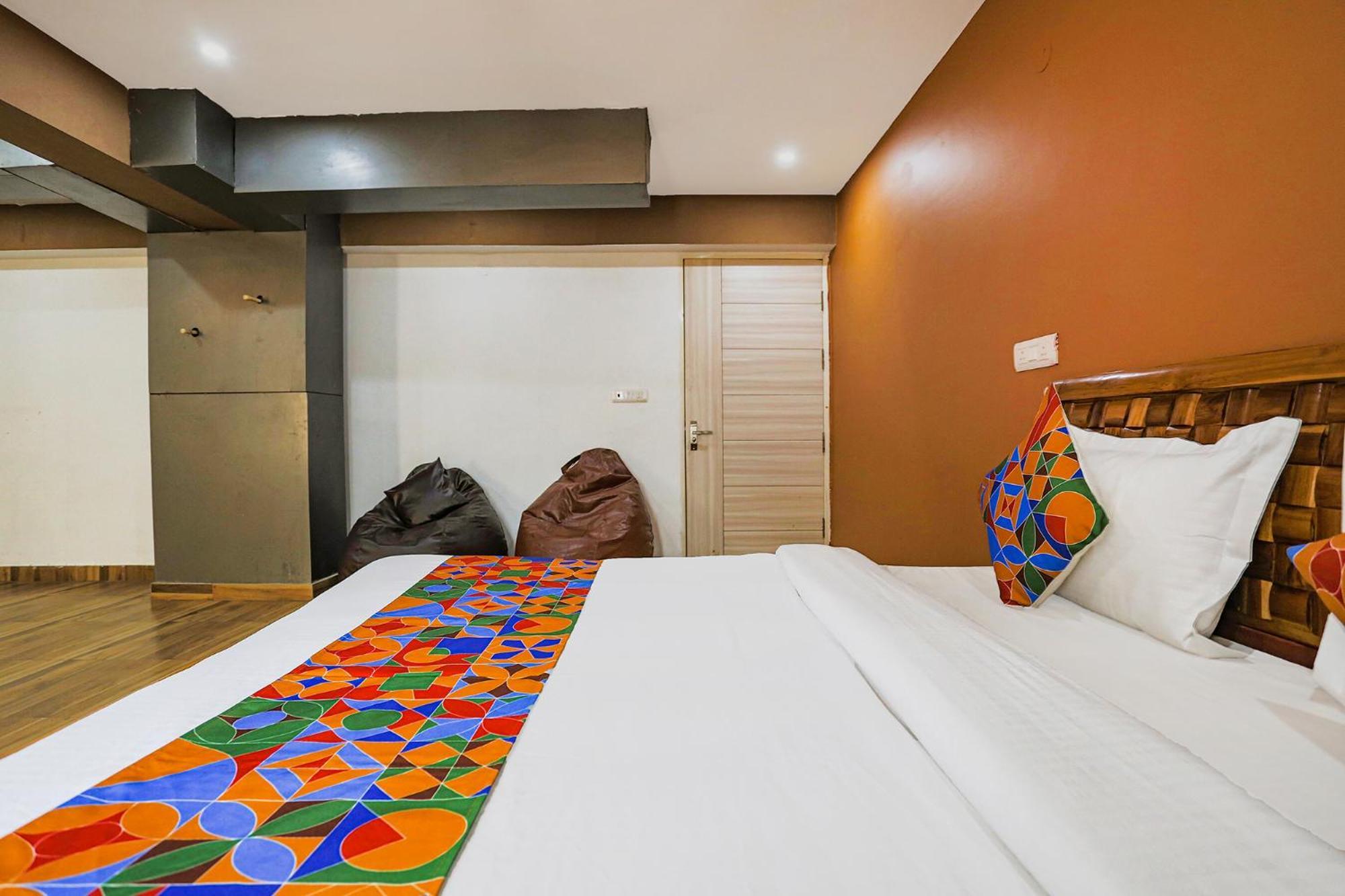 Fabhotel Skylight Inn Near Medanta Hospital คูร์เคาน์ ภายนอก รูปภาพ