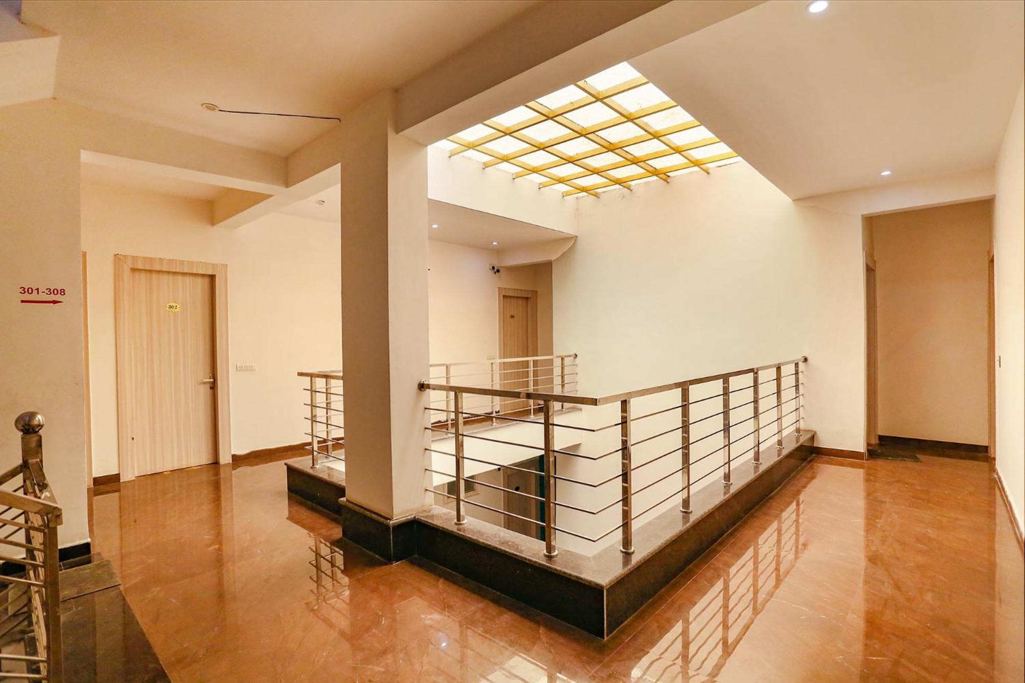 Fabhotel Skylight Inn Near Medanta Hospital คูร์เคาน์ ภายนอก รูปภาพ