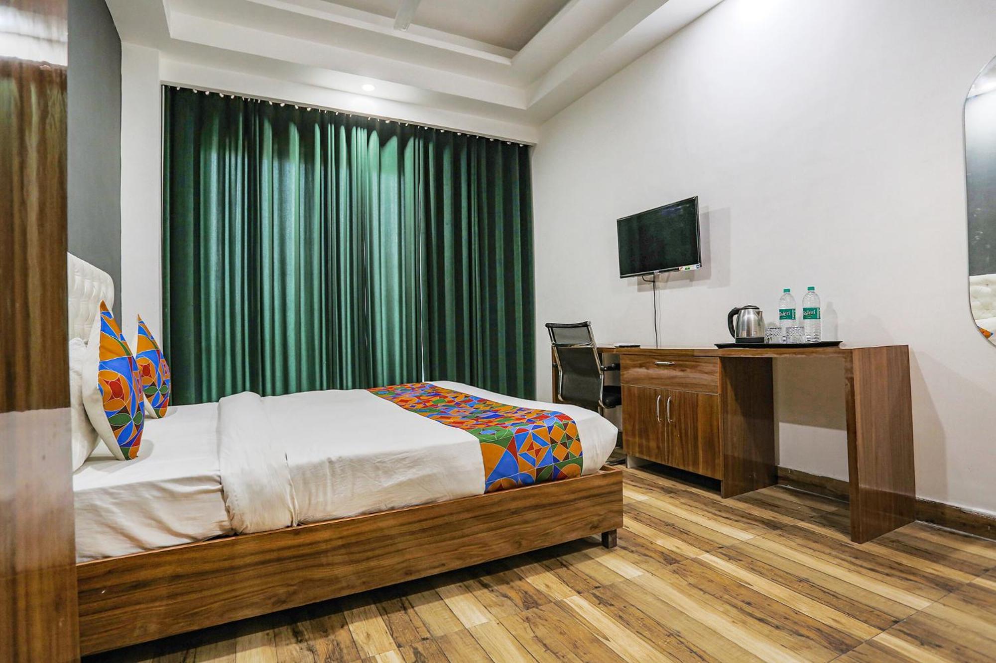 Fabhotel Skylight Inn Near Medanta Hospital คูร์เคาน์ ภายนอก รูปภาพ