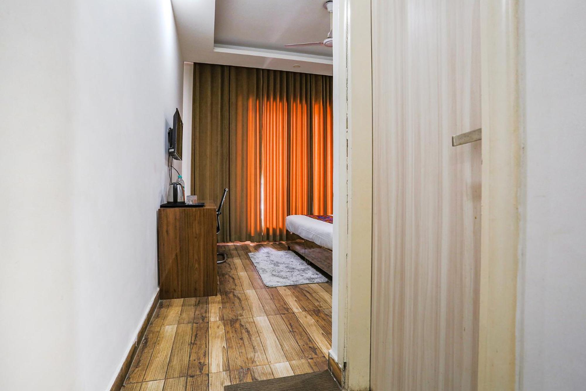 Fabhotel Skylight Inn Near Medanta Hospital คูร์เคาน์ ภายนอก รูปภาพ