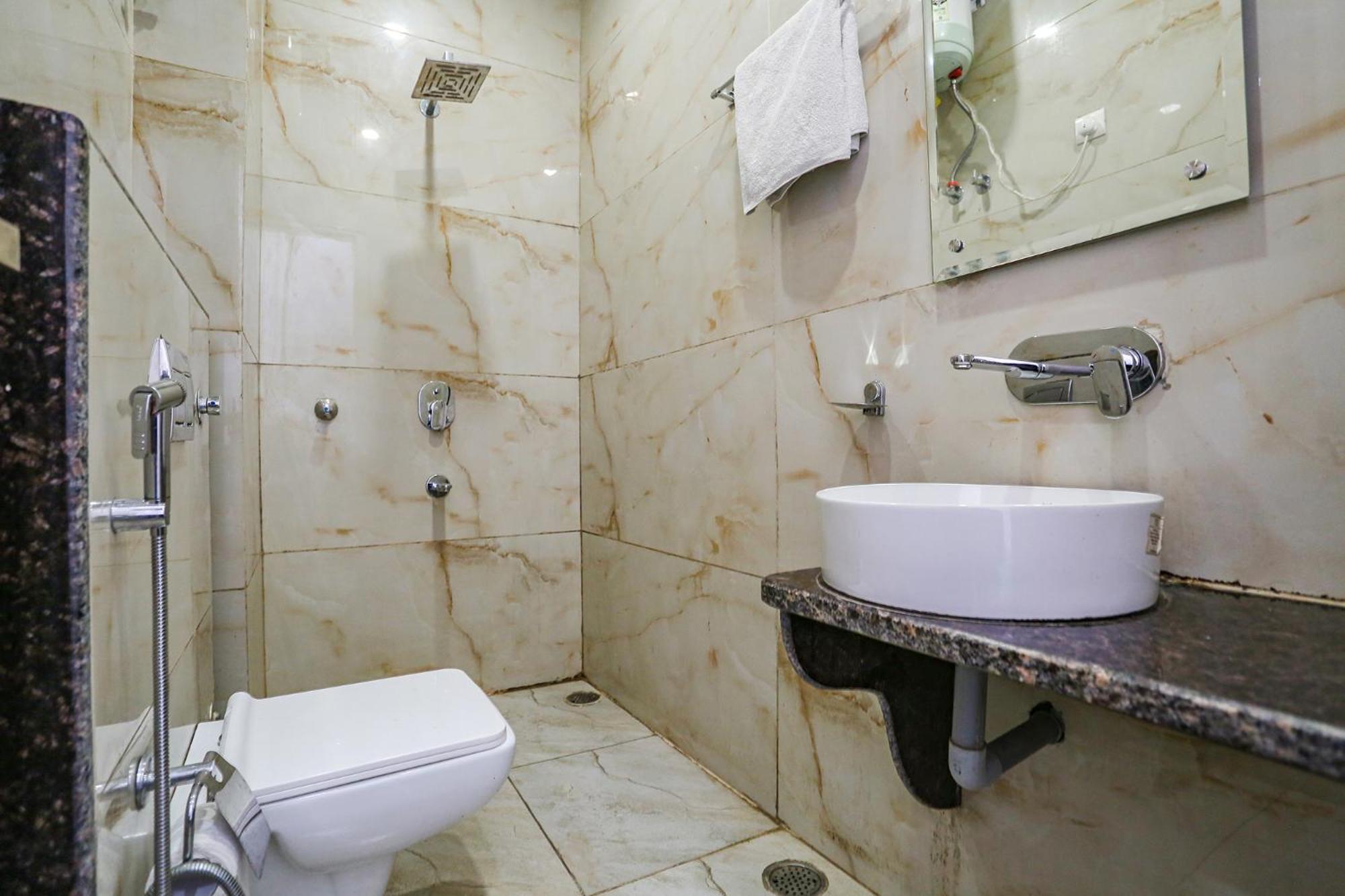 Fabhotel Skylight Inn Near Medanta Hospital คูร์เคาน์ ภายนอก รูปภาพ