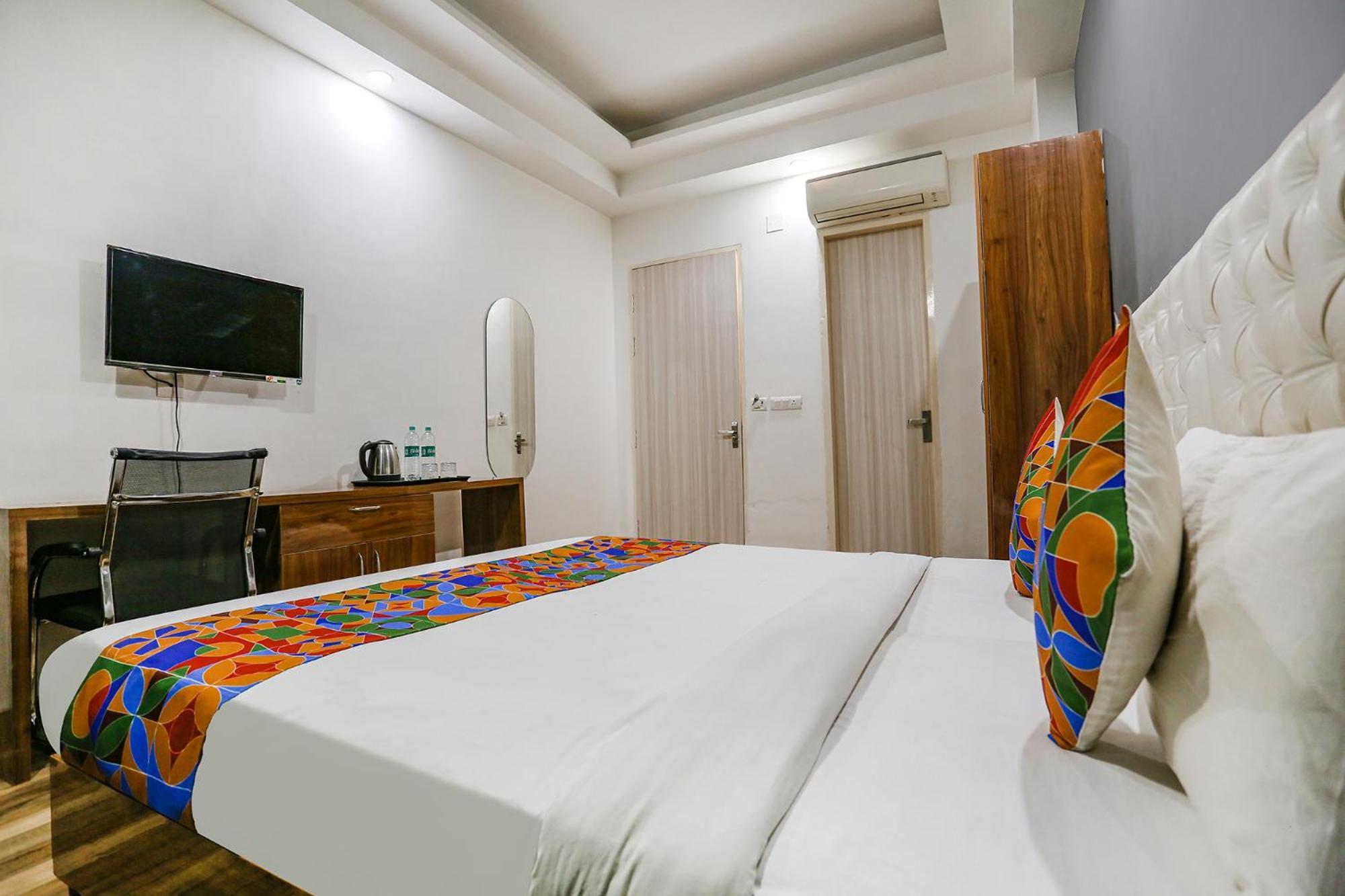 Fabhotel Skylight Inn Near Medanta Hospital คูร์เคาน์ ภายนอก รูปภาพ