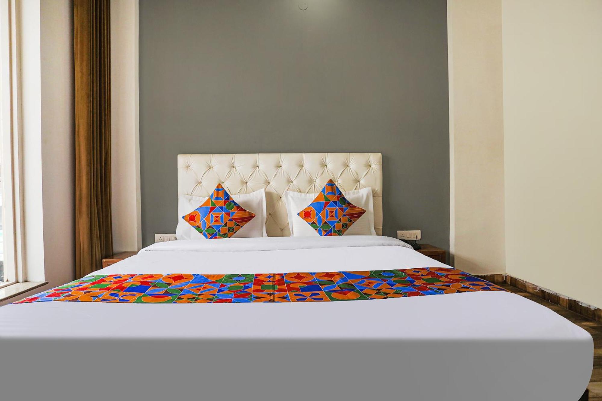 Fabhotel Skylight Inn Near Medanta Hospital คูร์เคาน์ ภายนอก รูปภาพ